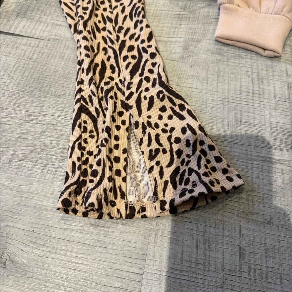 Btween Western Sweatshirt & Leopard Flare Leggings Set size 4 - Picture 2 of 5